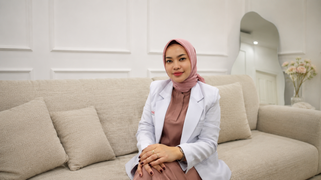 dr. Dhila, Dokter Estetik Makassar yang Gencar Edukasi Skincare Aman di Media Sosial