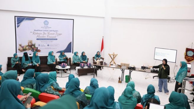 Kader PKK Makassar Belajar Ubah Sampah Rumah Tangga Jadi Eco Enzyme dan Lilin Jelantah