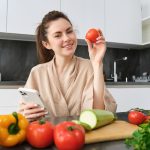 Makan Tomat Setiap Hari, Ini 4 Manfaat Besar untuk Kesehatan Perempuan