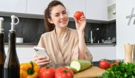 Makan Tomat Setiap Hari, Ini 4 Manfaat Besar untuk Kesehatan Perempuan
